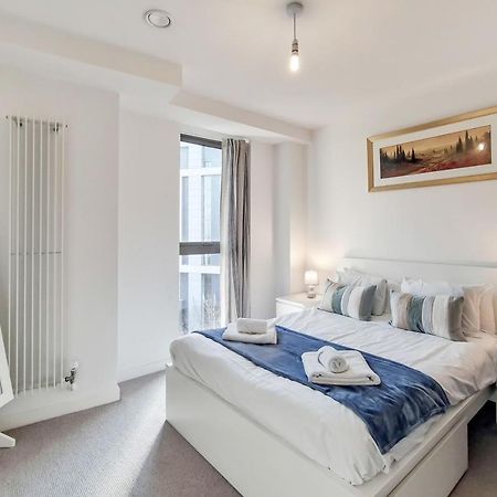 Deluxe One Bed Apartment By London Excel Dış mekan fotoğraf